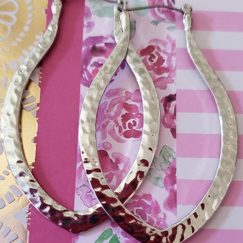 Hamnered flat metal oval earrings